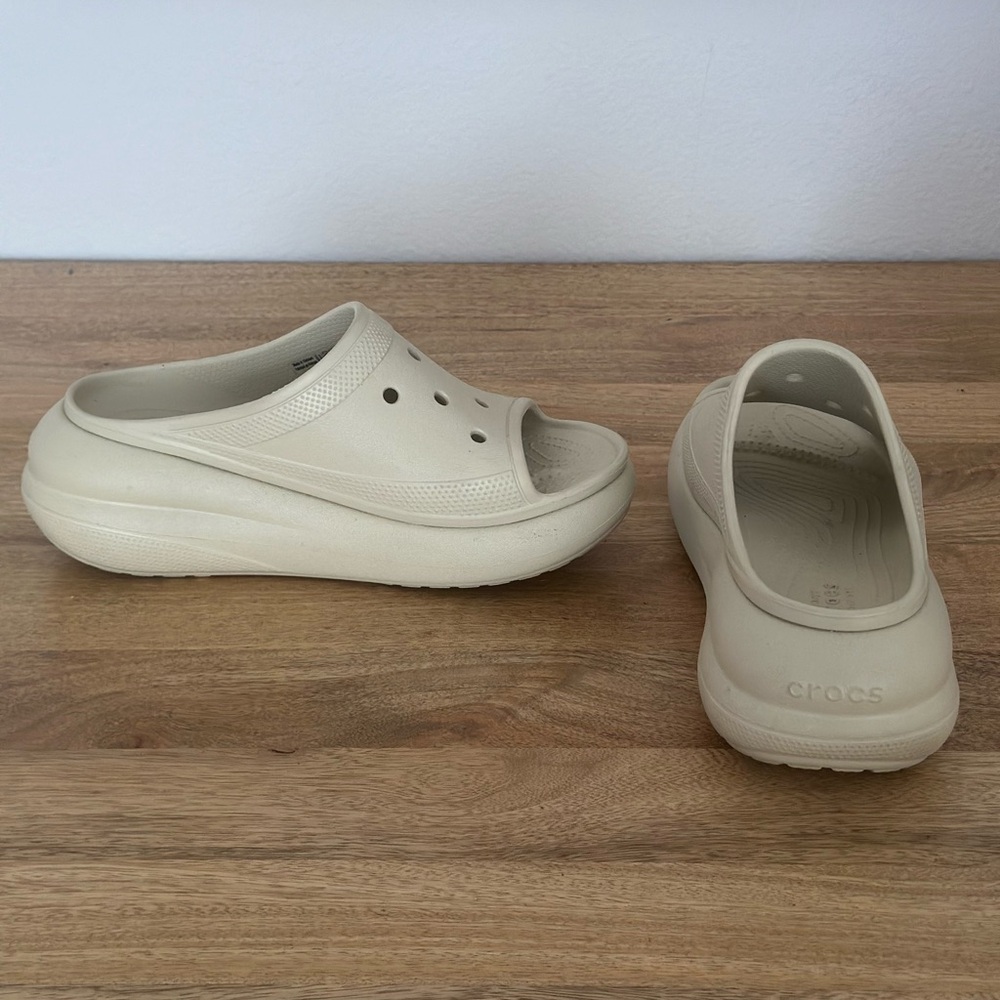 Like new Crocs. Super comfortable.